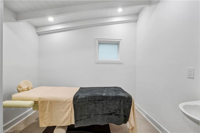 453 18th AVE S, Naples, FL 34102