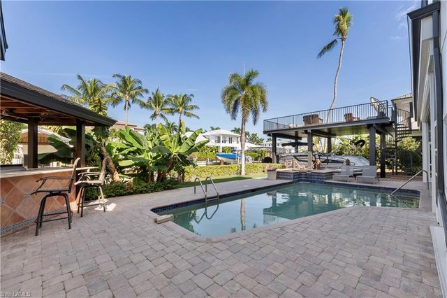 453 18th AVE S, Naples, FL 34102