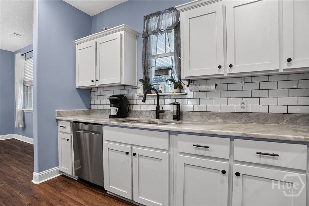 Image 7 of property listing at 110 Amelia Court, Guyton, GA 31312