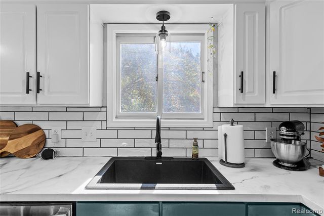 4971 N Tipsico Lake Road, Hartland, MI 48353