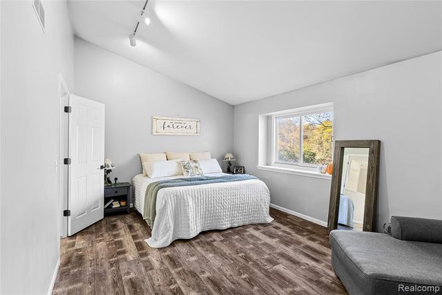 4971 N Tipsico Lake Road, Hartland, MI 48353