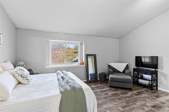 4971 N Tipsico Lake Road, Hartland, MI 48353