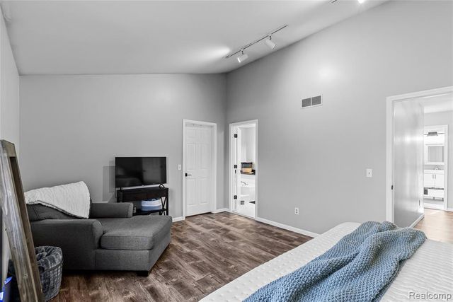 4971 N Tipsico Lake Road, Hartland, MI 48353