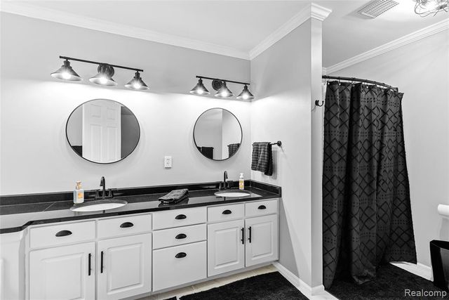 4971 N Tipsico Lake Road, Hartland, MI 48353