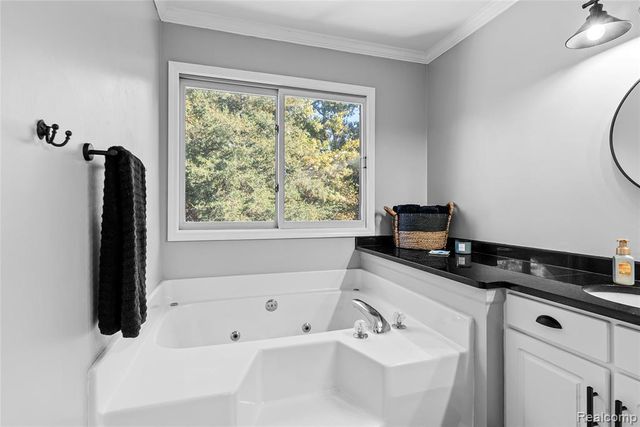 4971 N Tipsico Lake Road, Hartland, MI 48353