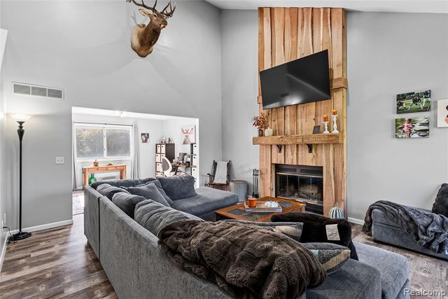 4971 N Tipsico Lake Road, Hartland, MI 48353