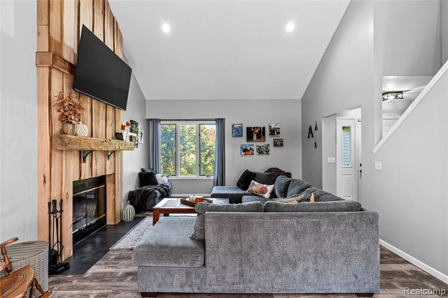 4971 N Tipsico Lake Road, Hartland, MI 48353