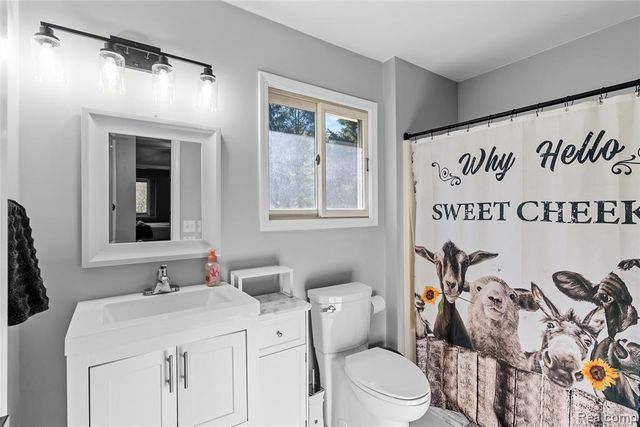 4971 N Tipsico Lake Road, Hartland, MI 48353