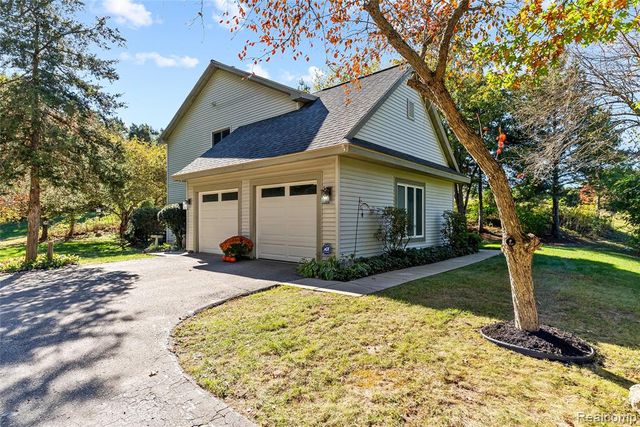 4971 N Tipsico Lake Road, Hartland, MI 48353