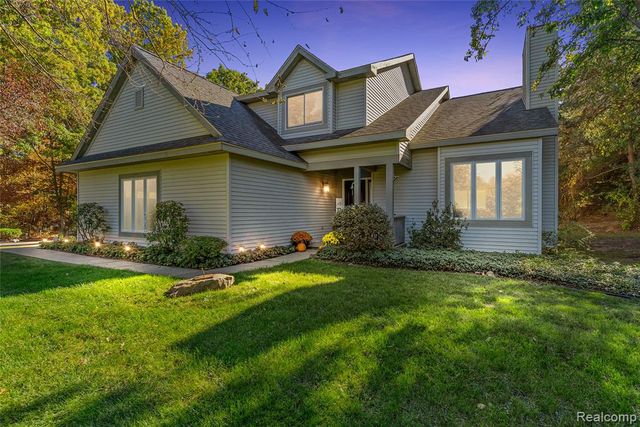 4971 N Tipsico Lake Road, Hartland, MI 48353