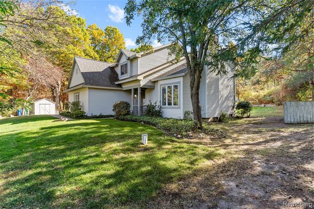 4971 N Tipsico Lake Road, Hartland, MI 48353