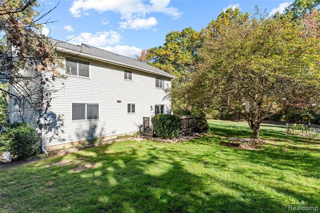 4971 N Tipsico Lake Road, Hartland, MI 48353