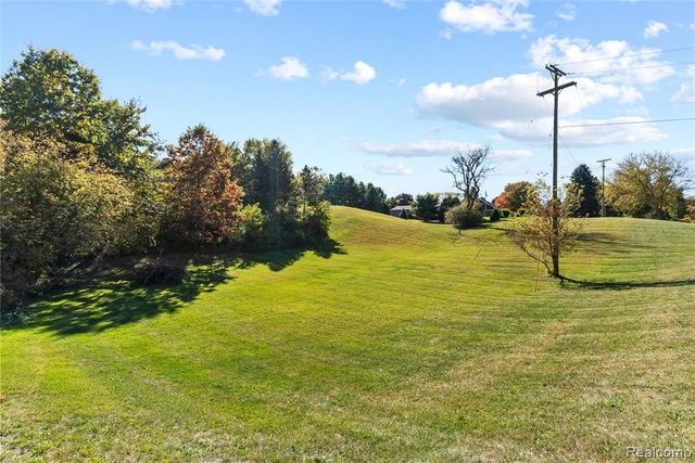 4971 N Tipsico Lake Road, Hartland, MI 48353