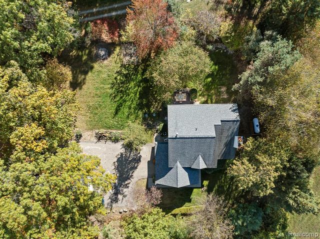 4971 N Tipsico Lake Road, Hartland, MI 48353