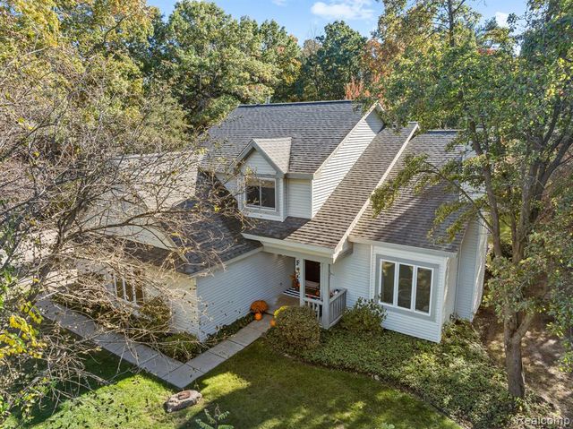 4971 N Tipsico Lake Road, Hartland, MI 48353