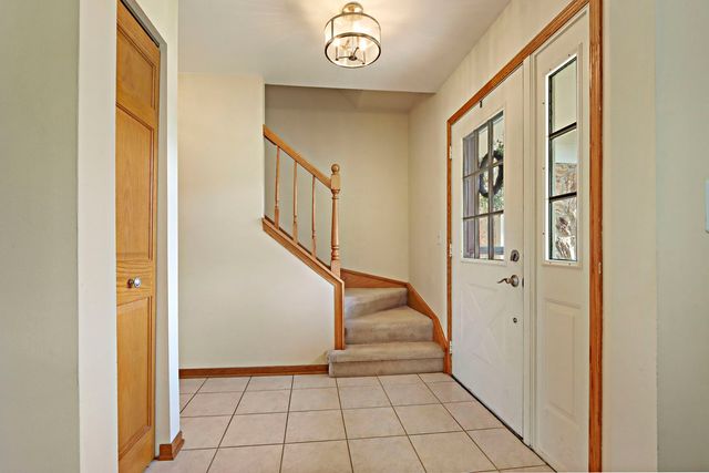 1137 Lockwood Court E, Buffalo Grove, IL 60089
