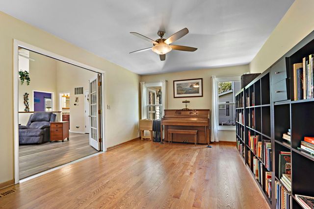 1137 Lockwood Court E, Buffalo Grove, IL 60089