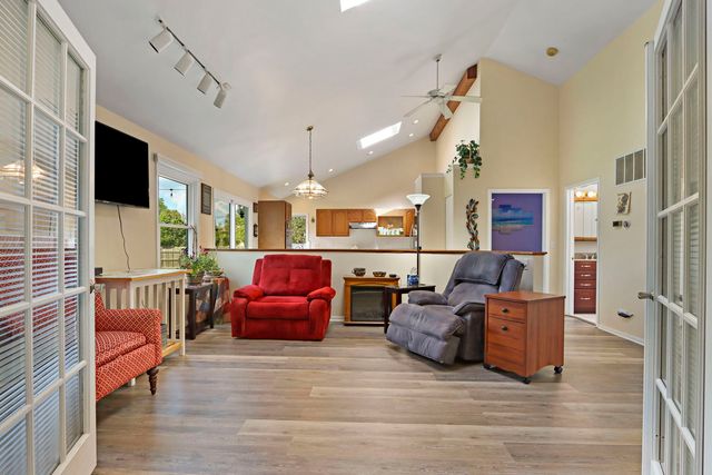 1137 Lockwood Court E, Buffalo Grove, IL 60089