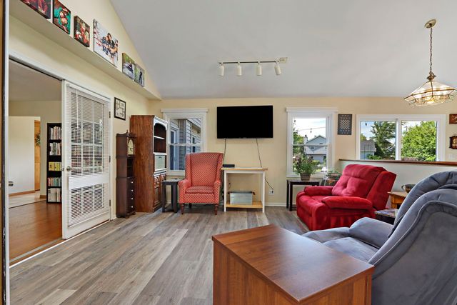 1137 Lockwood Court E, Buffalo Grove, IL 60089
