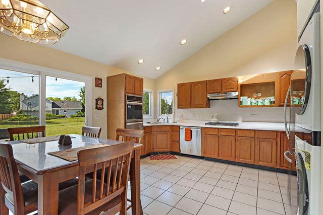 1137 Lockwood Court E, Buffalo Grove, IL 60089