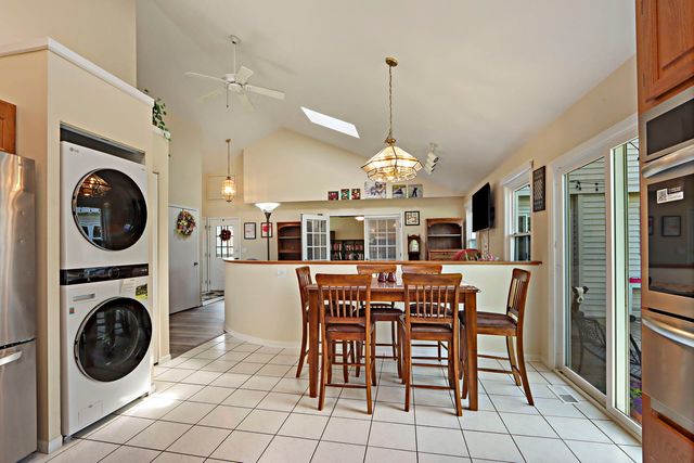 1137 Lockwood Court E, Buffalo Grove, IL 60089
