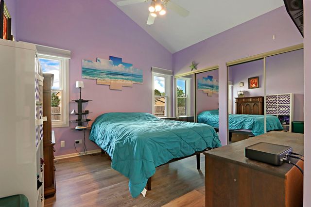 1137 Lockwood Court E, Buffalo Grove, IL 60089