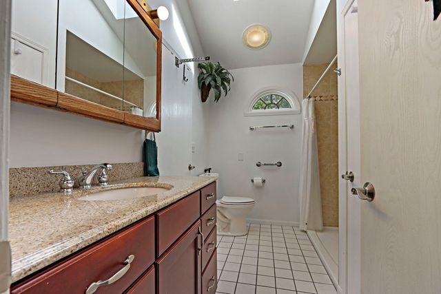 1137 Lockwood Court E, Buffalo Grove, IL 60089