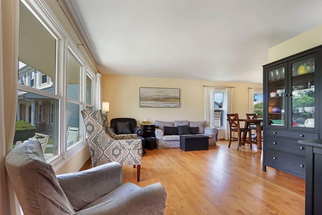 1137 Lockwood Court E, Buffalo Grove, IL 60089