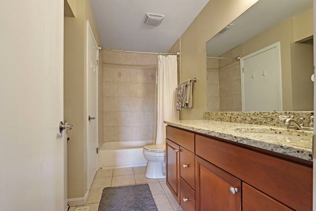 1137 Lockwood Court E, Buffalo Grove, IL 60089