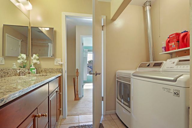 1137 Lockwood Court E, Buffalo Grove, IL 60089