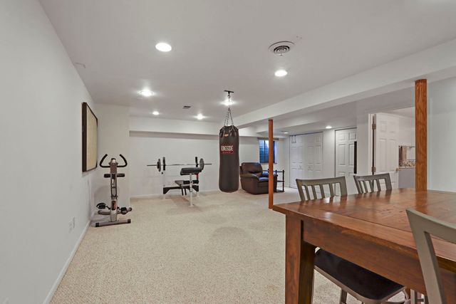 1137 Lockwood Court E, Buffalo Grove, IL 60089