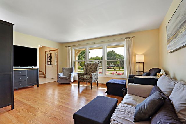 1137 Lockwood Court E, Buffalo Grove, IL 60089