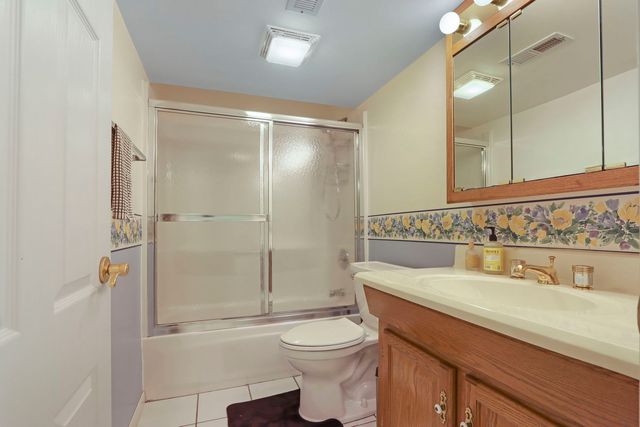 1137 Lockwood Court E, Buffalo Grove, IL 60089