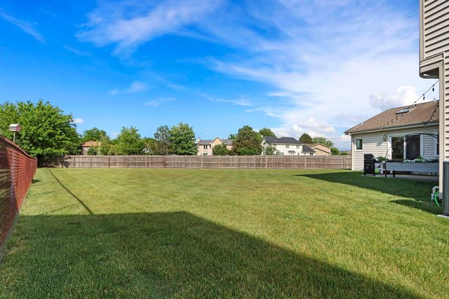 1137 Lockwood Court E, Buffalo Grove, IL 60089