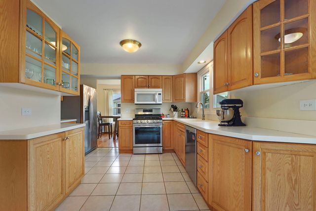 1137 Lockwood Court E, Buffalo Grove, IL 60089