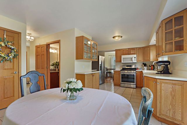 1137 Lockwood Court E, Buffalo Grove, IL 60089