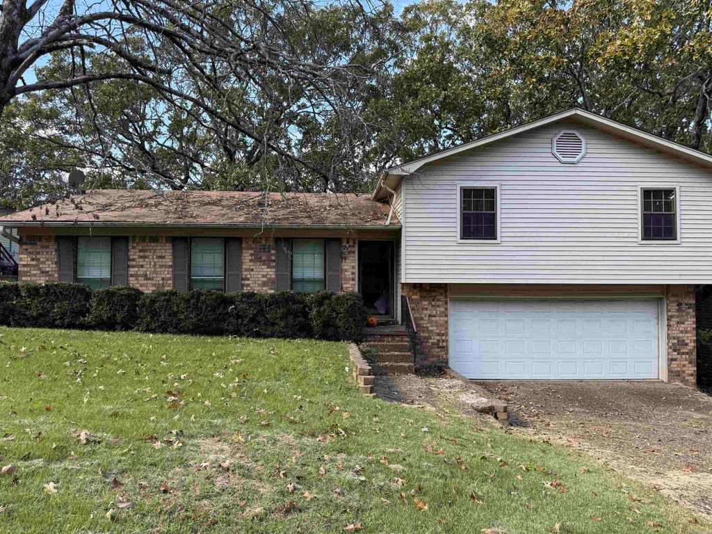 12320 Shawnee Forest Drive, Little Rock, AR 72212