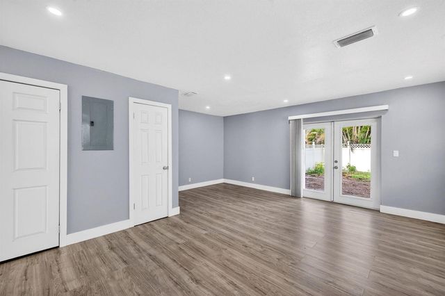 5424 SW 44th Terrace, Dania Beach, FL 33314