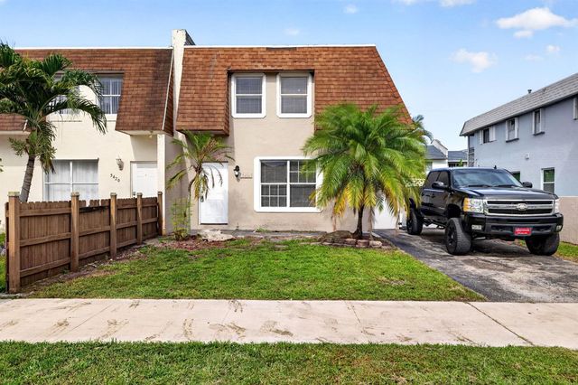 5424 SW 44th Terrace, Dania Beach, FL 33314