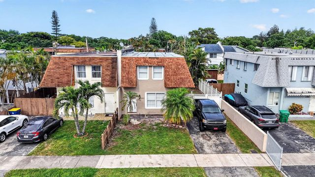 5424 SW 44th Terrace, Dania Beach, FL 33314