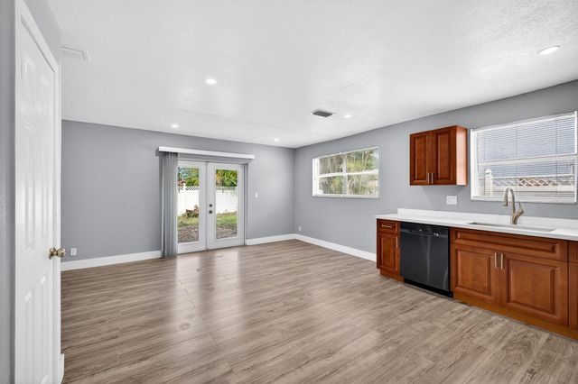 5424 SW 44th Terrace, Dania Beach, FL 33314