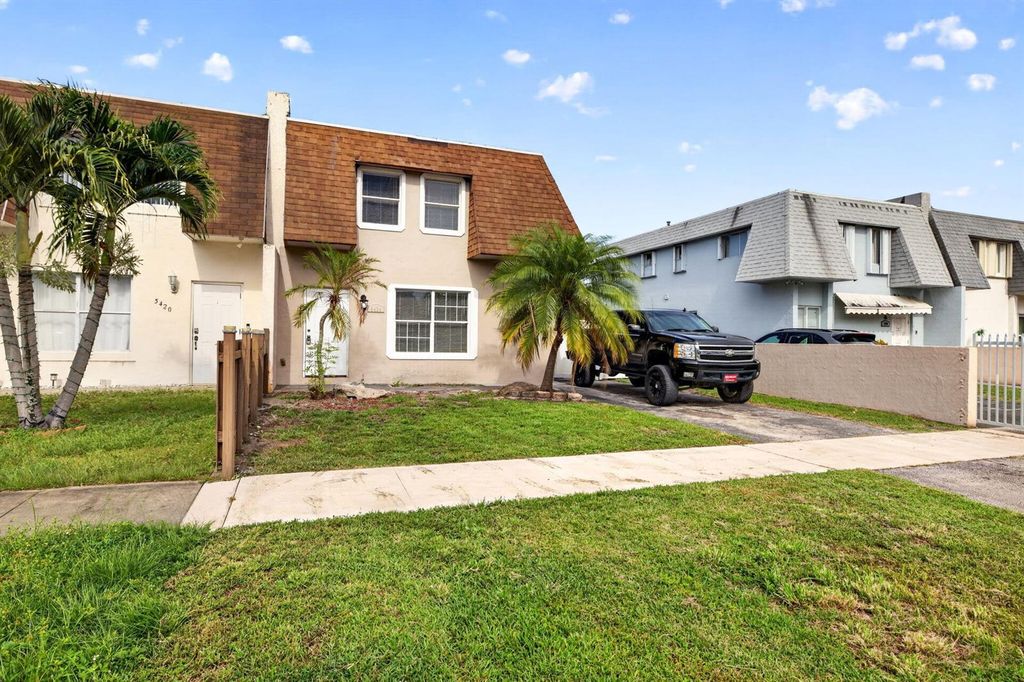 5424 SW 44th Terrace, Dania Beach, FL 33314