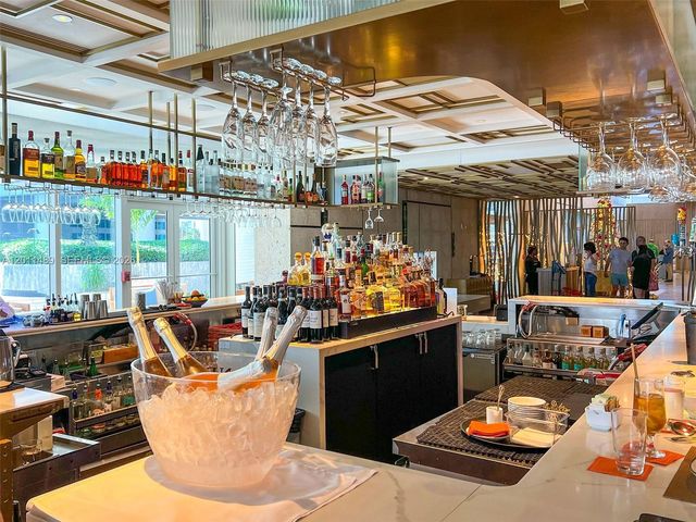 6899 Collins Ave 2004, Miami Beach, FL 33141