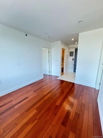 14456 Roosevelt Avenue 5A, Flushing, NY 11354