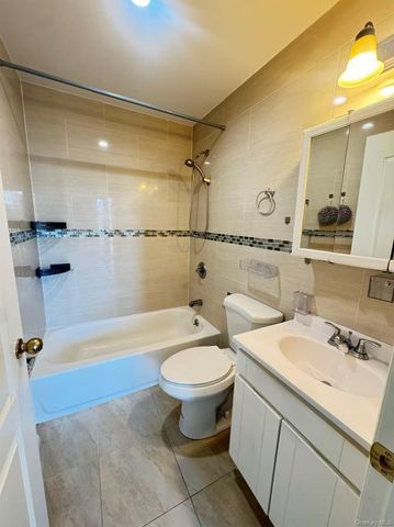 14456 Roosevelt Avenue 5A, Flushing, NY 11354