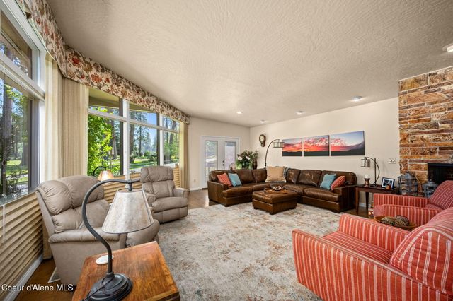 10095 N Pines RD, Hayden, ID 83835