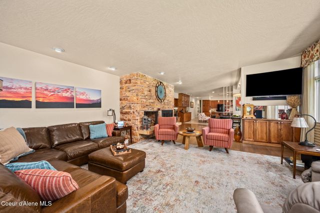 10095 N Pines RD, Hayden, ID 83835