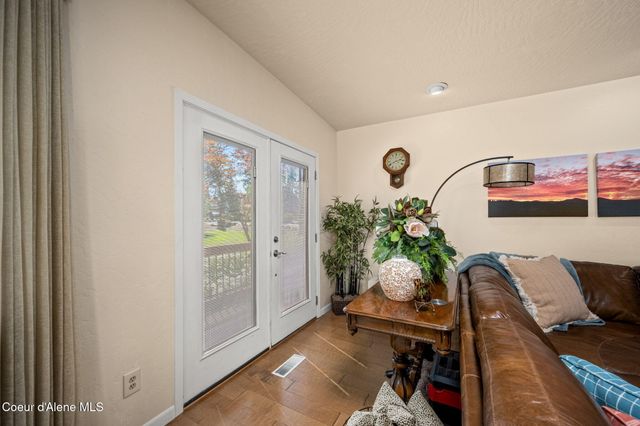 10095 N Pines RD, Hayden, ID 83835