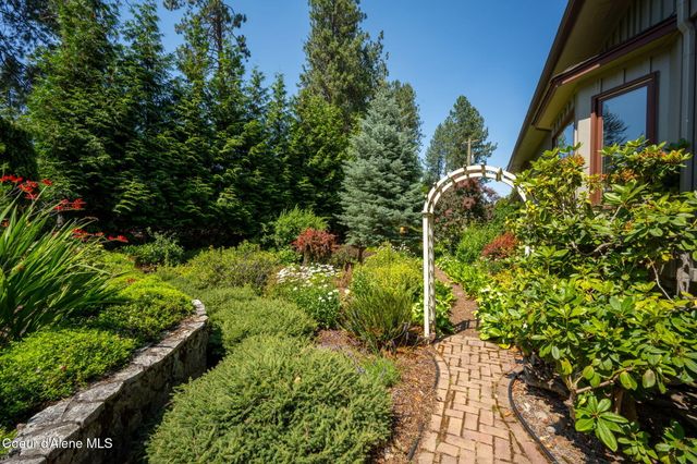 10095 N Pines RD, Hayden, ID 83835
