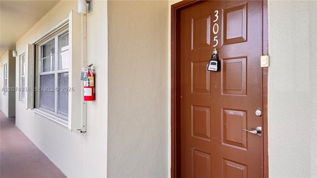 1400 SW 131st Way 305Q, Pembroke Pines, FL 33027